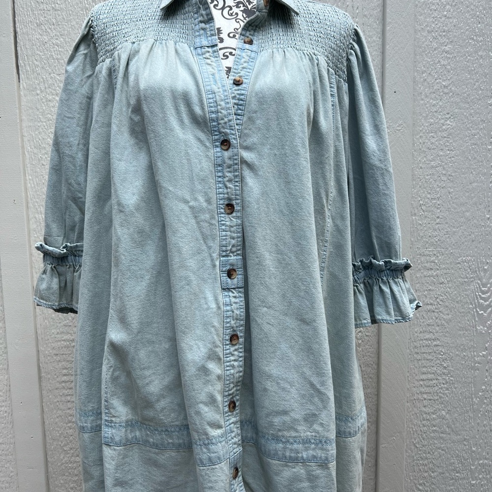 Free People Vanessa denim Smocked tunic Blue Chill 100% cotton material Sz S